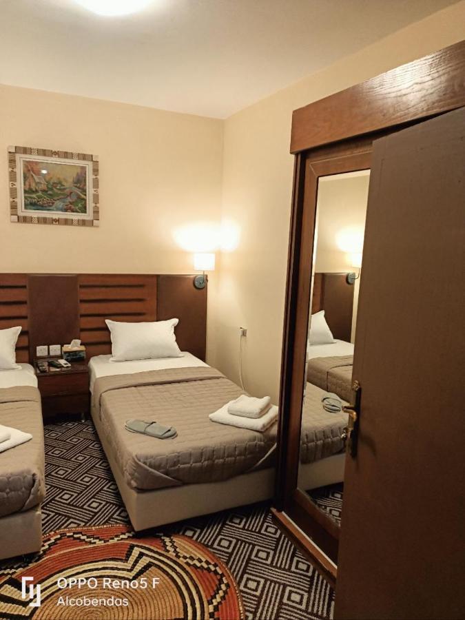 Plaza De Petra Hotel Wadi Musa Bagian luar foto
