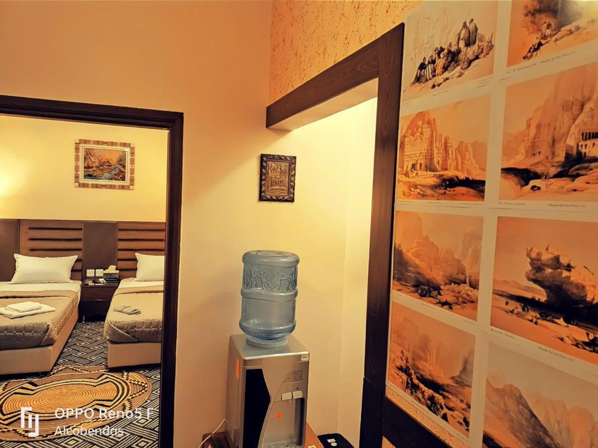 Plaza De Petra Hotel Wadi Musa Bagian luar foto